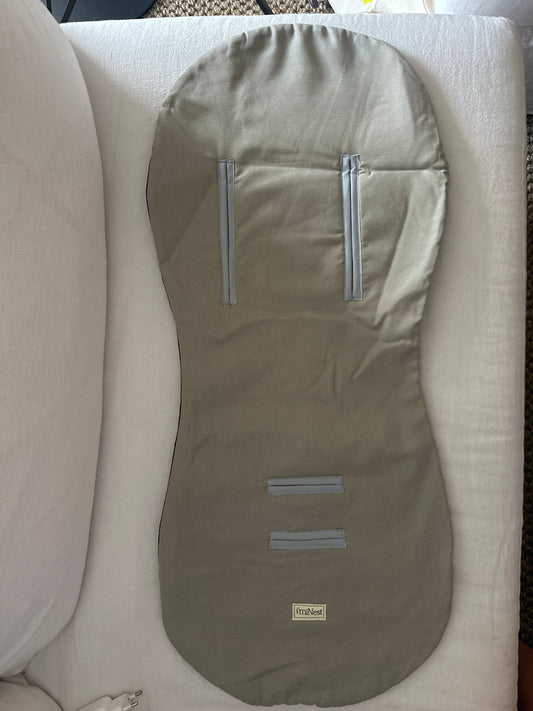 Colchoneta de coche gris